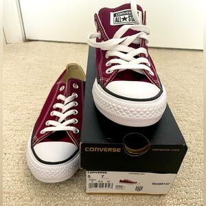BRAND NEW CONVERSE